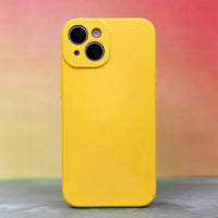 Silicone Case iPhone 15 Pro Max | Yellow Soft-Touch Cover - MIZO.at