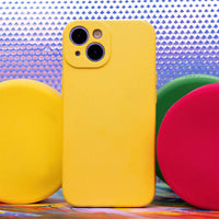 Silicone Case iPhone 15 Pro Max | Yellow Soft-Touch Cover - MIZO.at