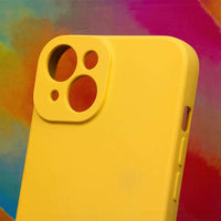 Silicone Case iPhone 15 Pro Max | Yellow Soft-Touch Cover - MIZO.at